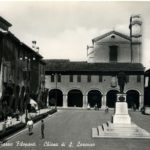 Piazza Filopanti alla fine degli anni ‘50: sulla sinistra le Botteghe della famiglia Nanni (prop. Vera Nanni).